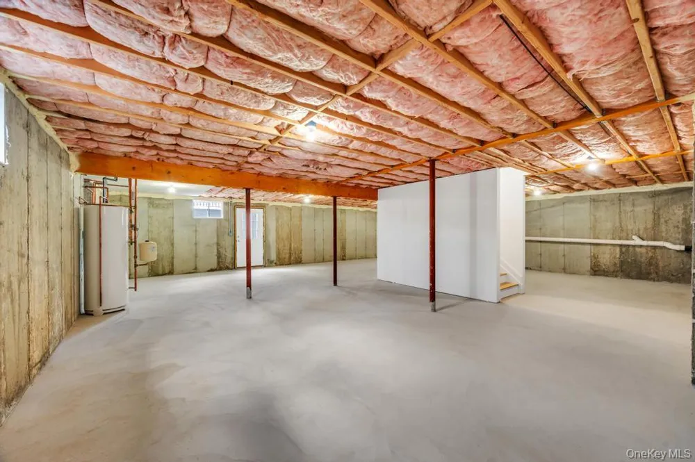 89 west Avenue Hicksville, NY 11801