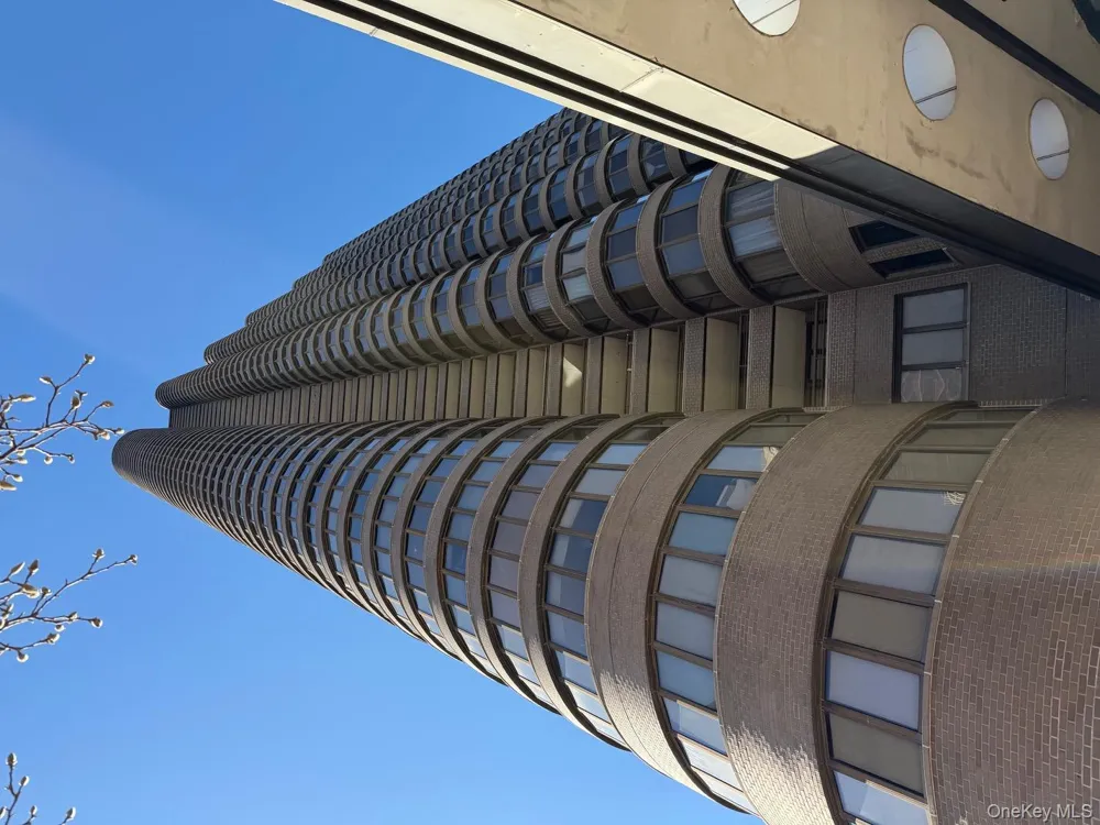 330 E 38th Street #12Q New York (Manhattan), NY 10016