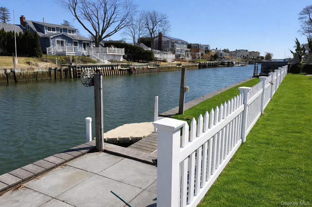 21 Tarpon Road East Quogue, NY 11942