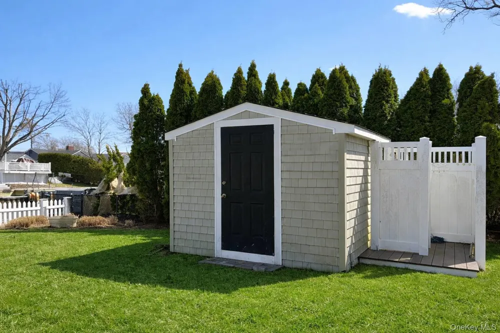 21 Tarpon Road East Quogue, NY 11942
