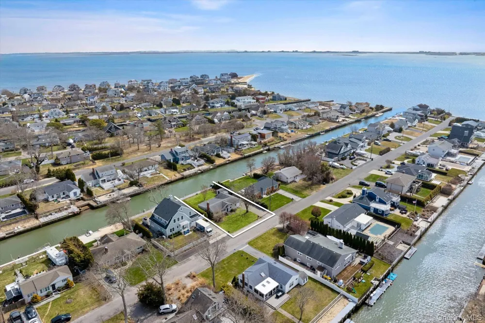 21 Tarpon Road East Quogue, NY 11942