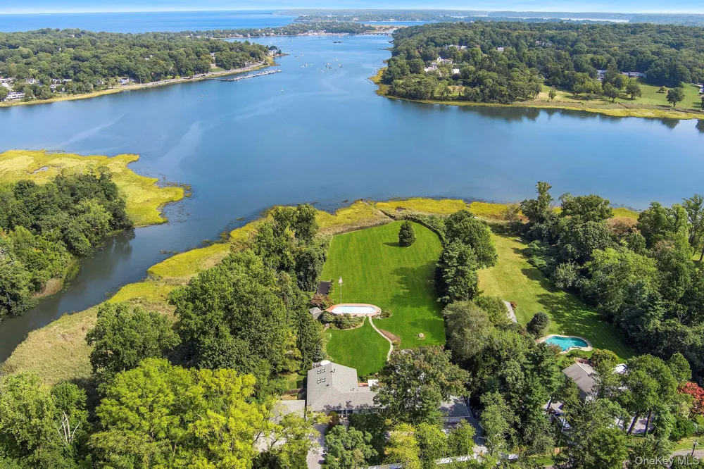 61 Factory Pond Road Locust Valley, NY 11560
