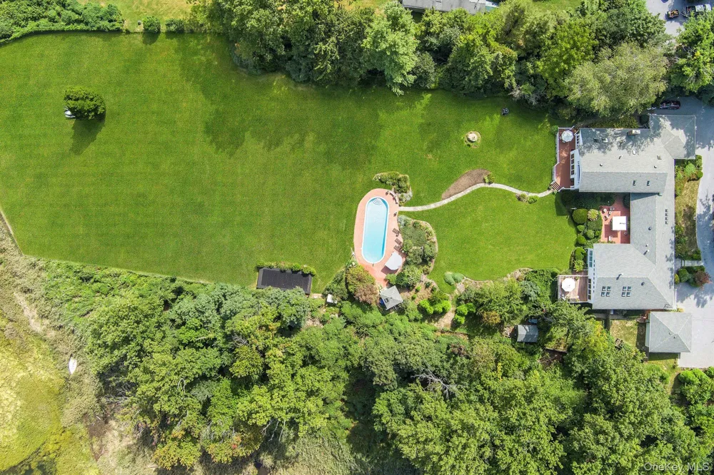 61 Factory Pond Road Locust Valley, NY 11560