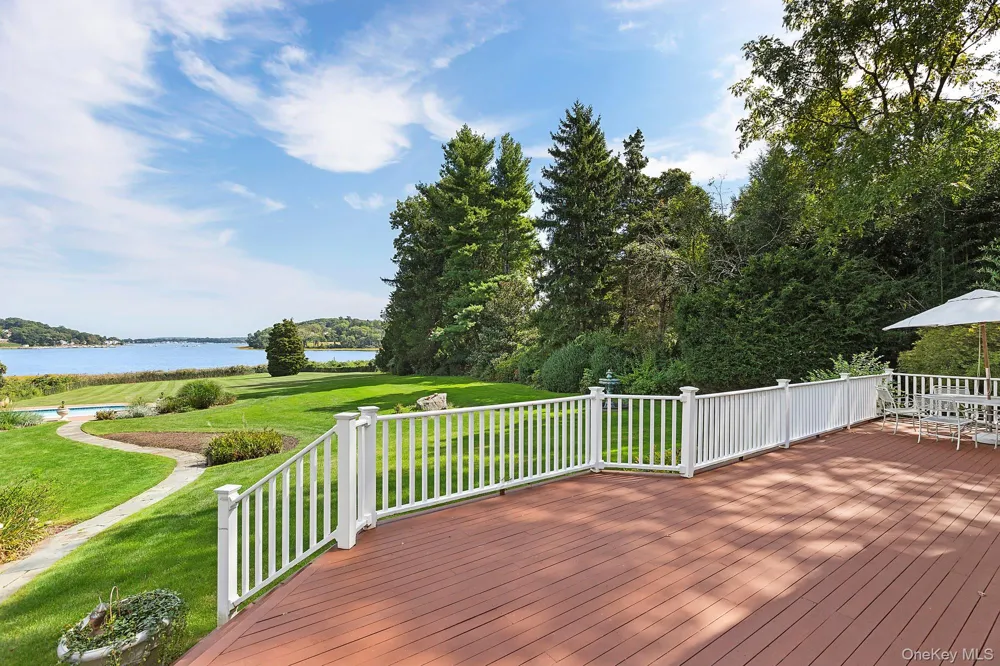 61 Factory Pond Road Locust Valley, NY 11560