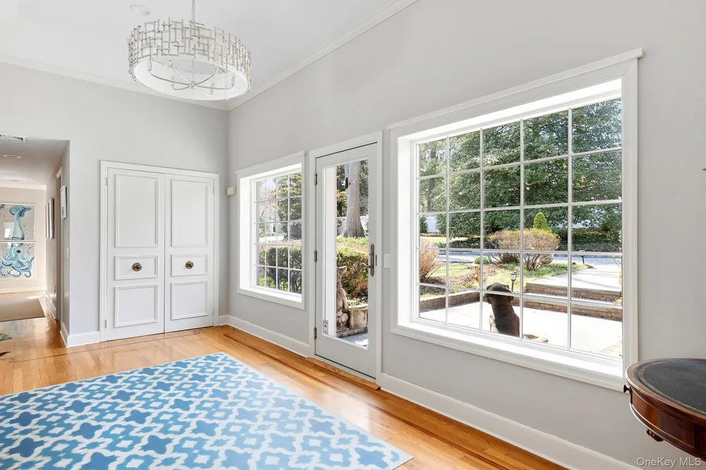61 Factory Pond Road Locust Valley, NY 11560