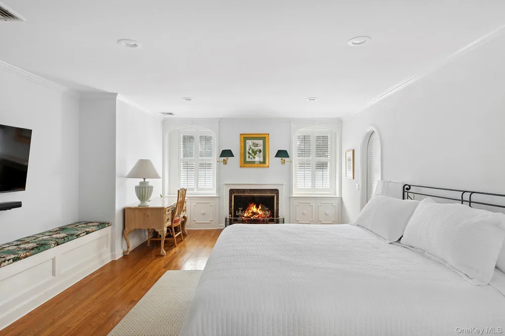 61 Factory Pond Road Locust Valley, NY 11560