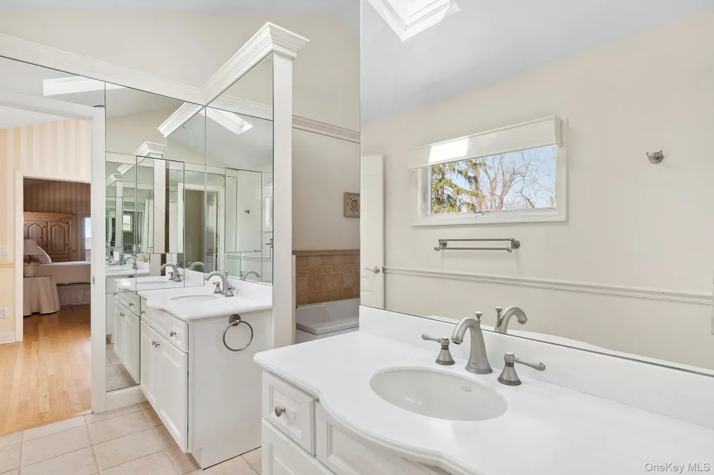 61 Factory Pond Road Locust Valley, NY 11560
