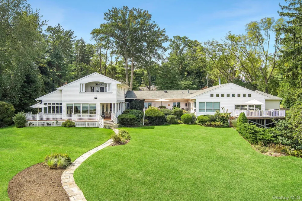 61 Factory Pond Road Locust Valley, NY 11560
