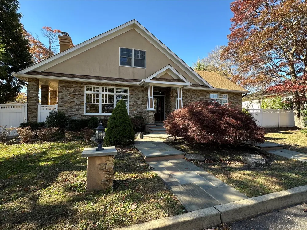 16 Oriole Place Farmingville, NY 11738
