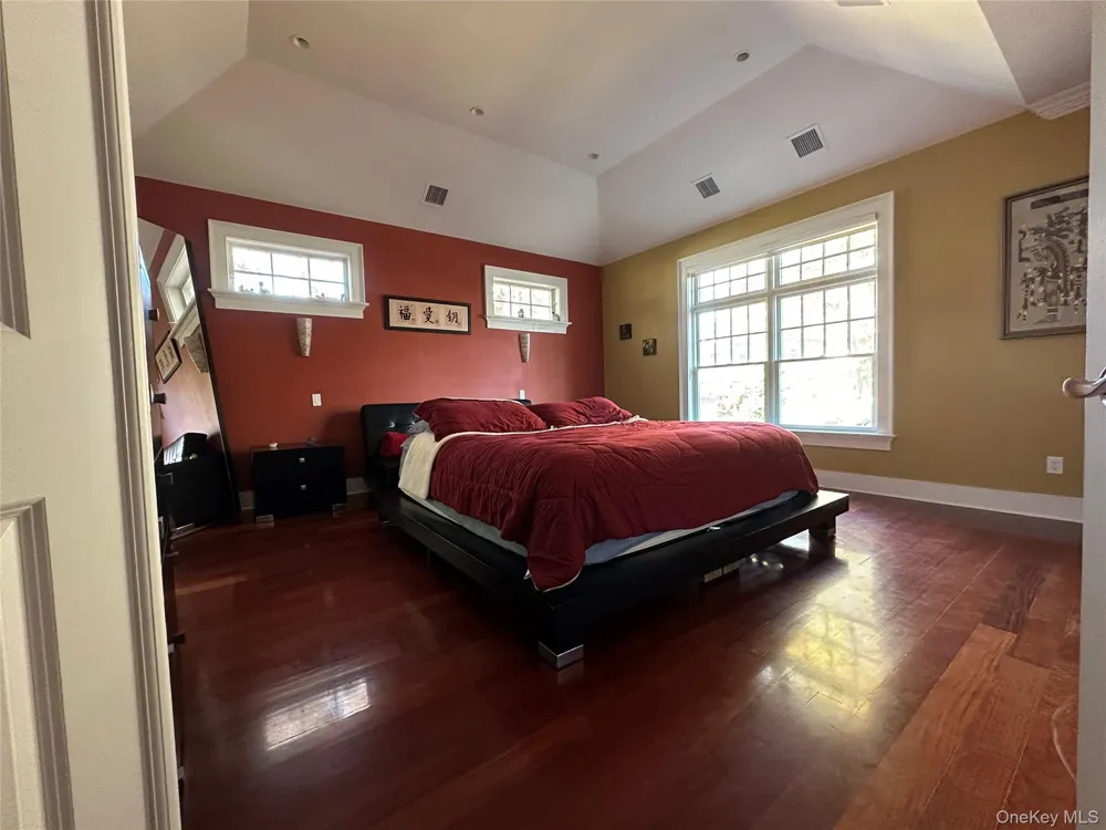 16 Oriole Place Farmingville, NY 11738