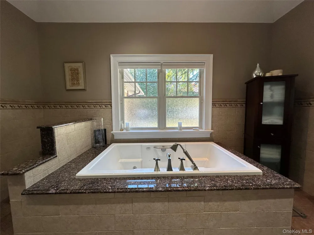 16 Oriole Place Farmingville, NY 11738