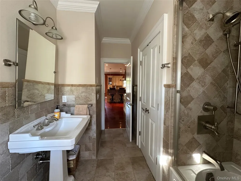 16 Oriole Place Farmingville, NY 11738