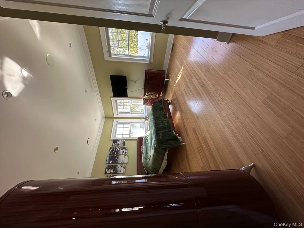 16 Oriole Place Farmingville, NY 11738