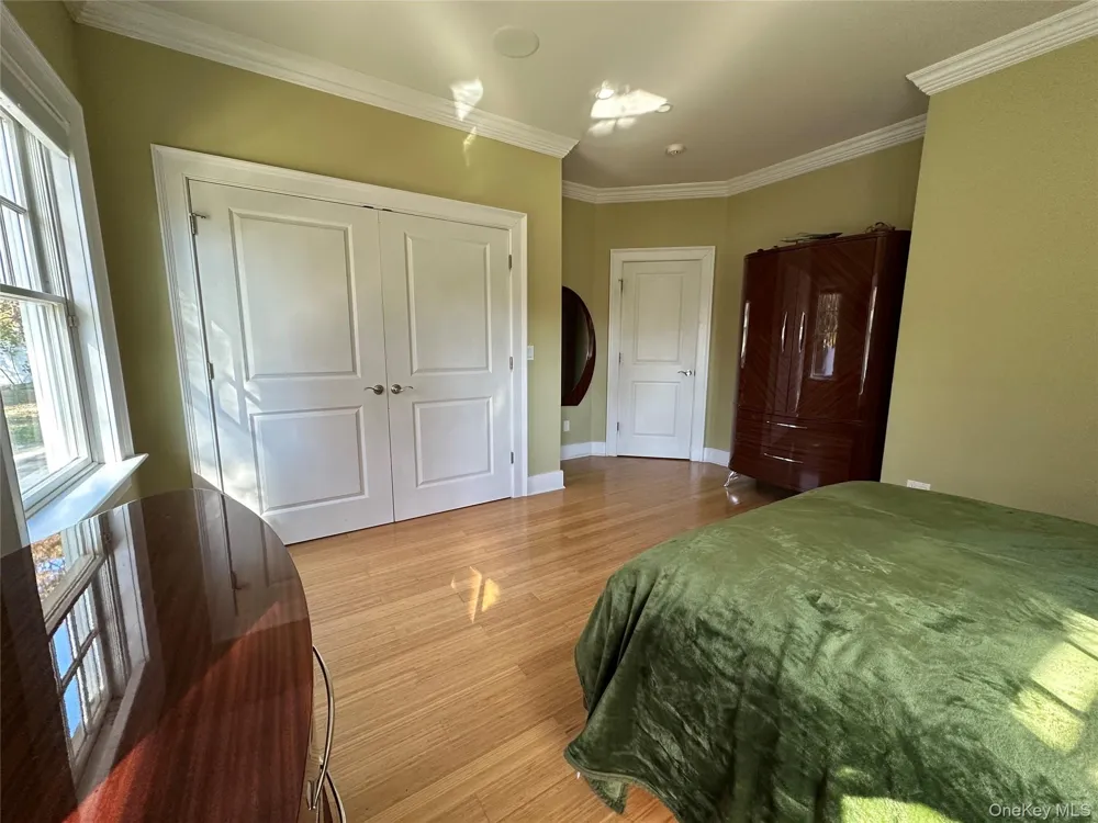 16 Oriole Place Farmingville, NY 11738