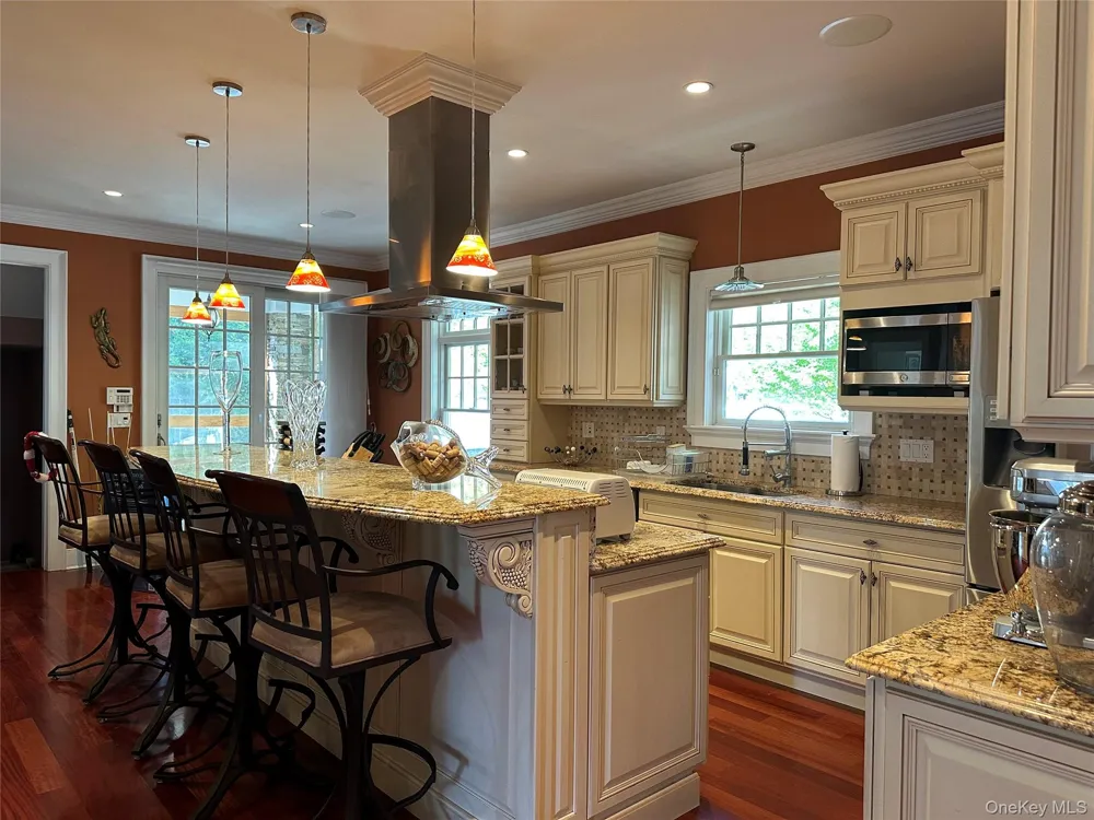 16 Oriole Place Farmingville, NY 11738