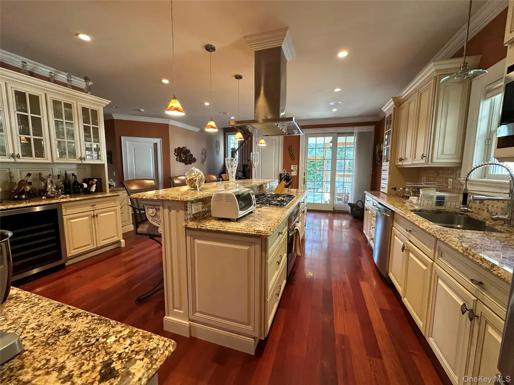 16 Oriole Place Farmingville, NY 11738