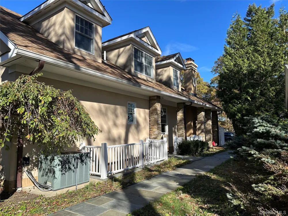 16 Oriole Place Farmingville, NY 11738