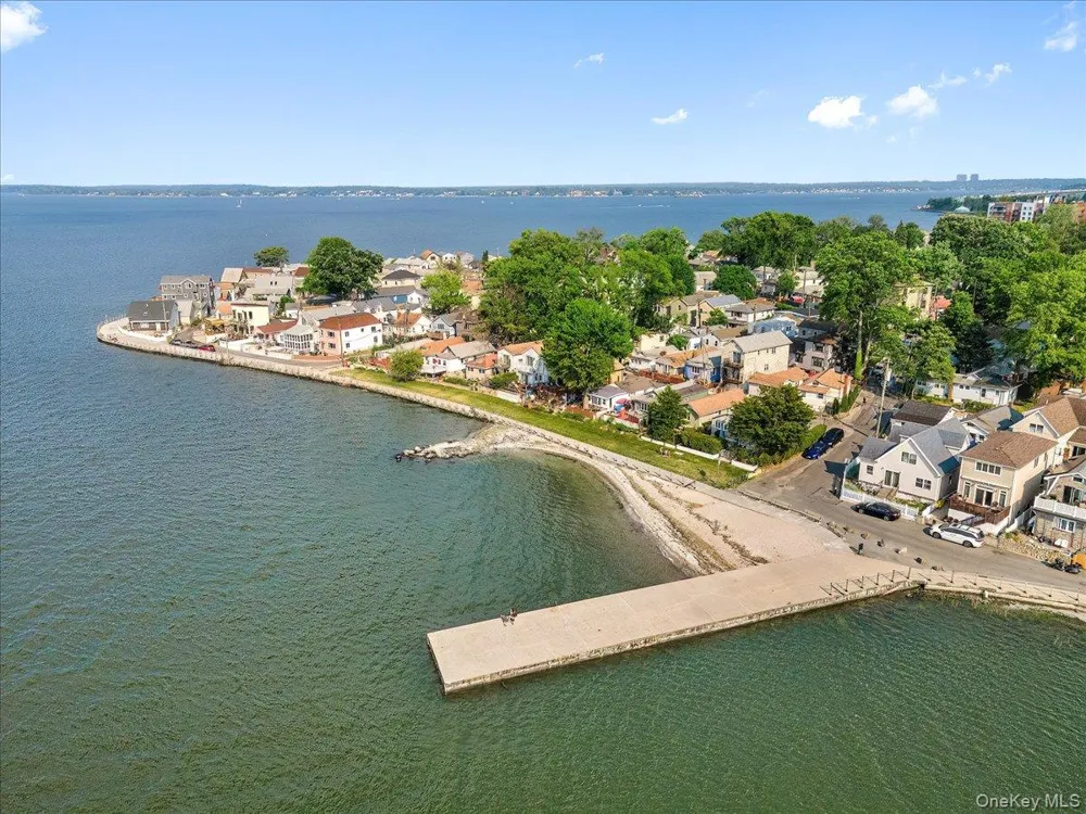 22B Edgewater Park Bronx, NY 10465