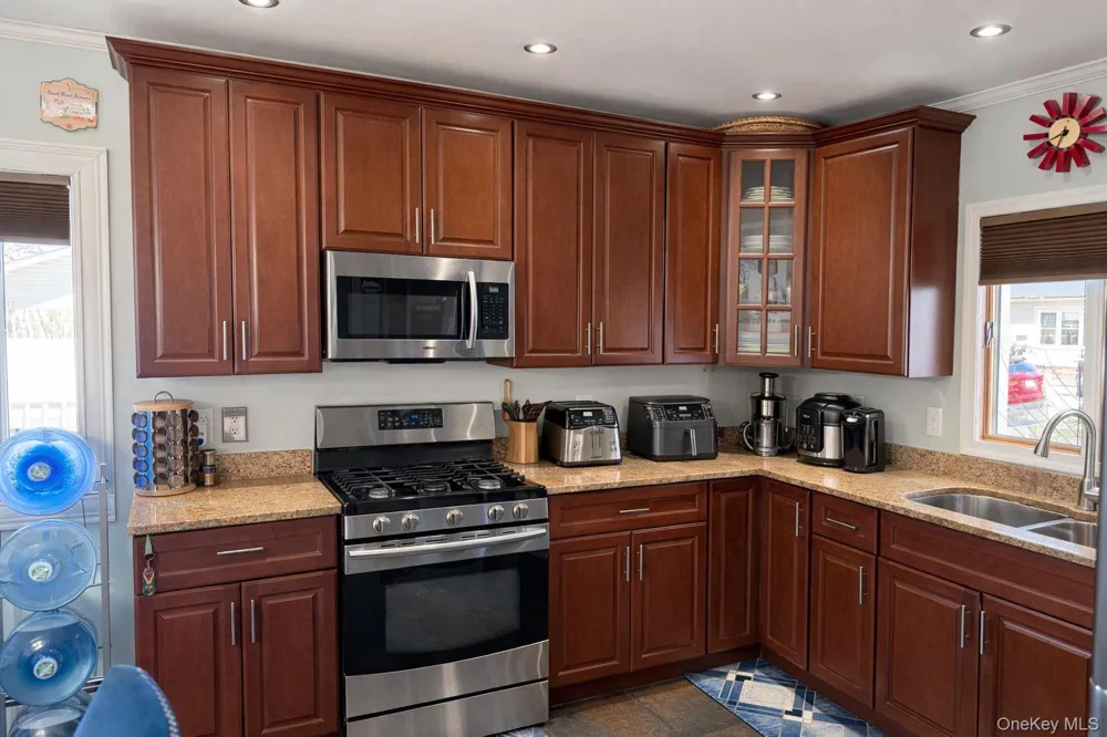 7 Meyer Avenue Lawrence, NY 11559