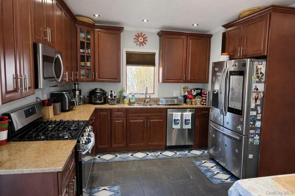 7 Meyer Avenue Lawrence, NY 11559