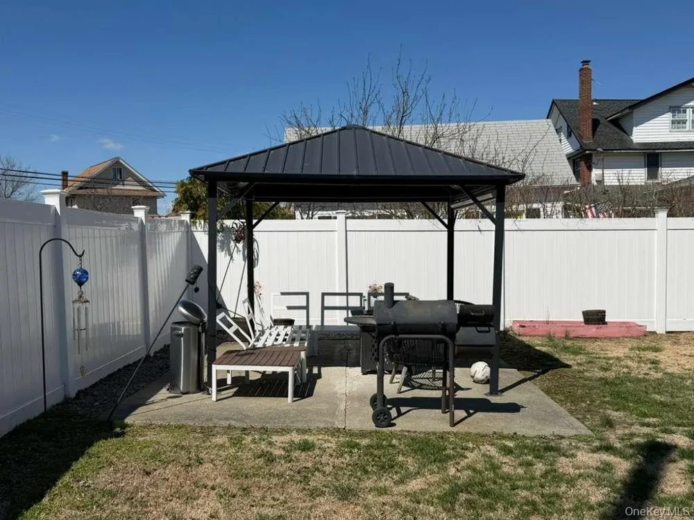 7 Meyer Avenue Lawrence, NY 11559