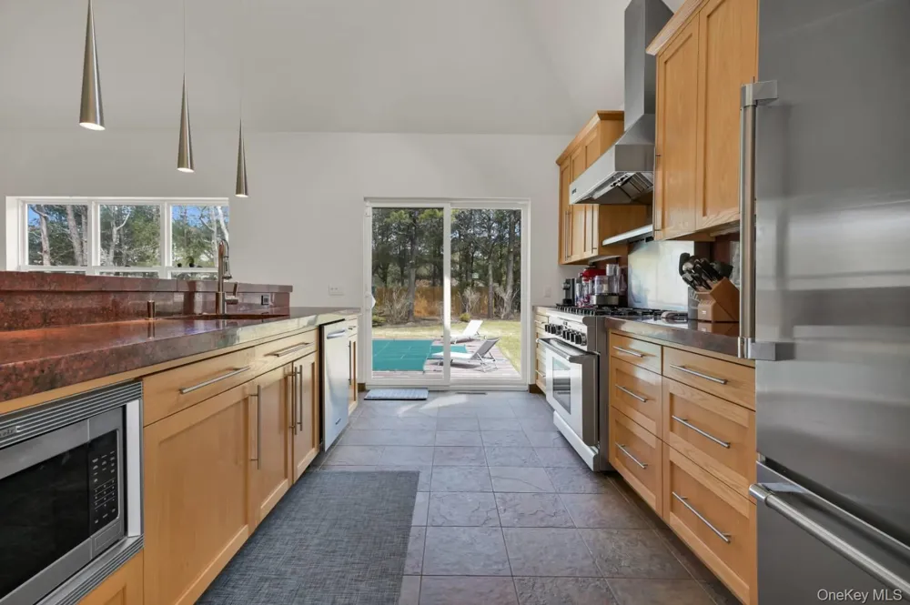 26 Lakeside Lane Westhampton, NY 11977
