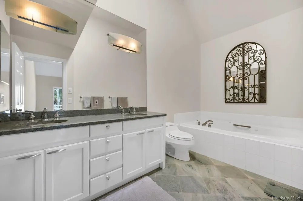 26 Lakeside Lane Westhampton, NY 11977
