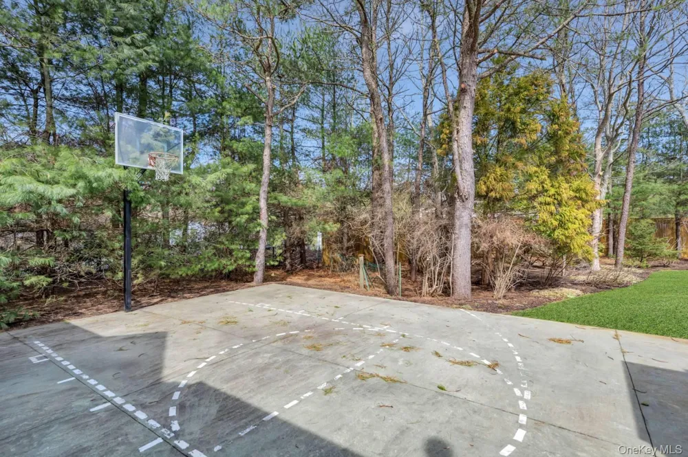 26 Lakeside Lane Westhampton, NY 11977