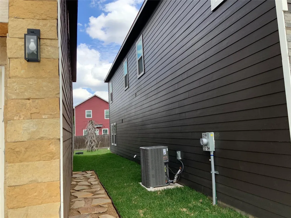 215 S 7 Th Street S Beasley, TX 77417