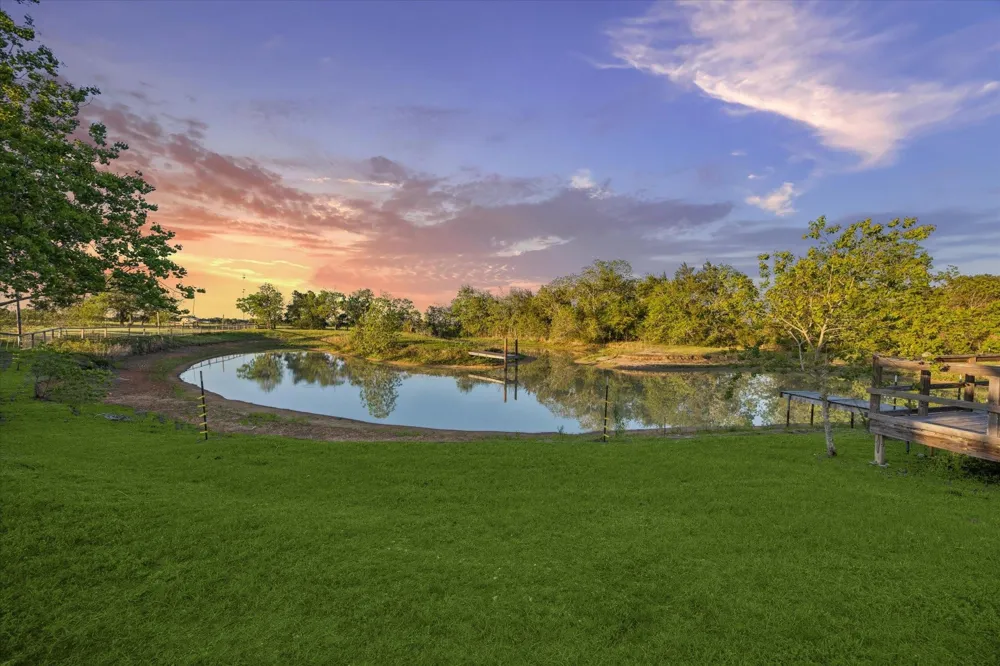 10347 Pless Rd Cat Spring, TX 78933