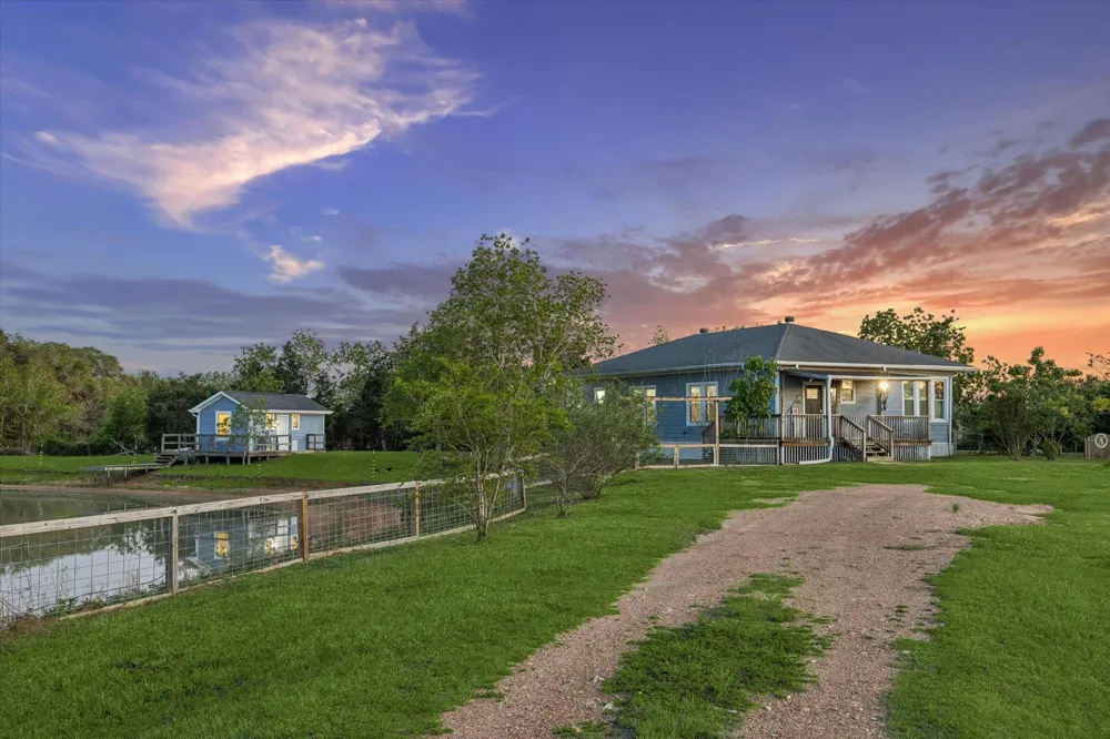 10347 Pless Rd Cat Spring, TX 78933