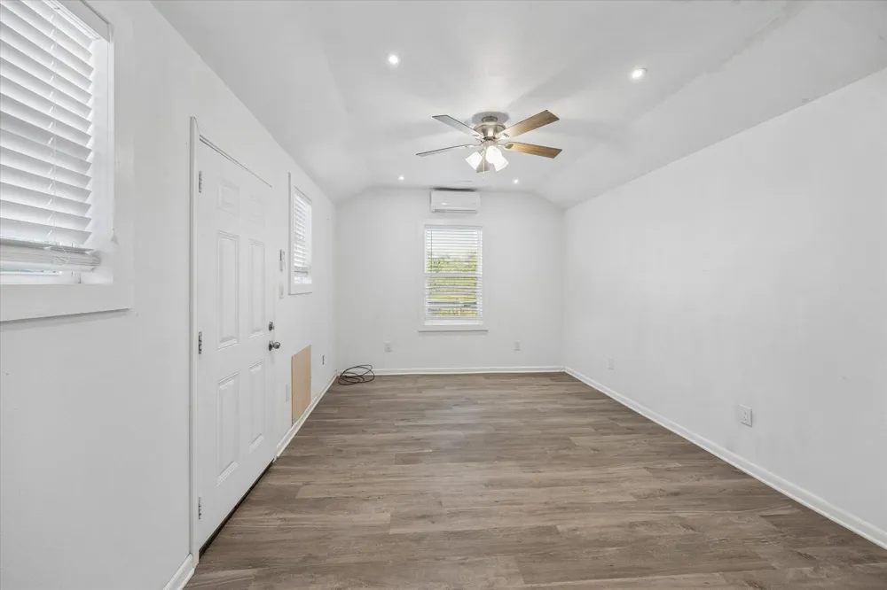 10347 Pless Rd Cat Spring, TX 78933