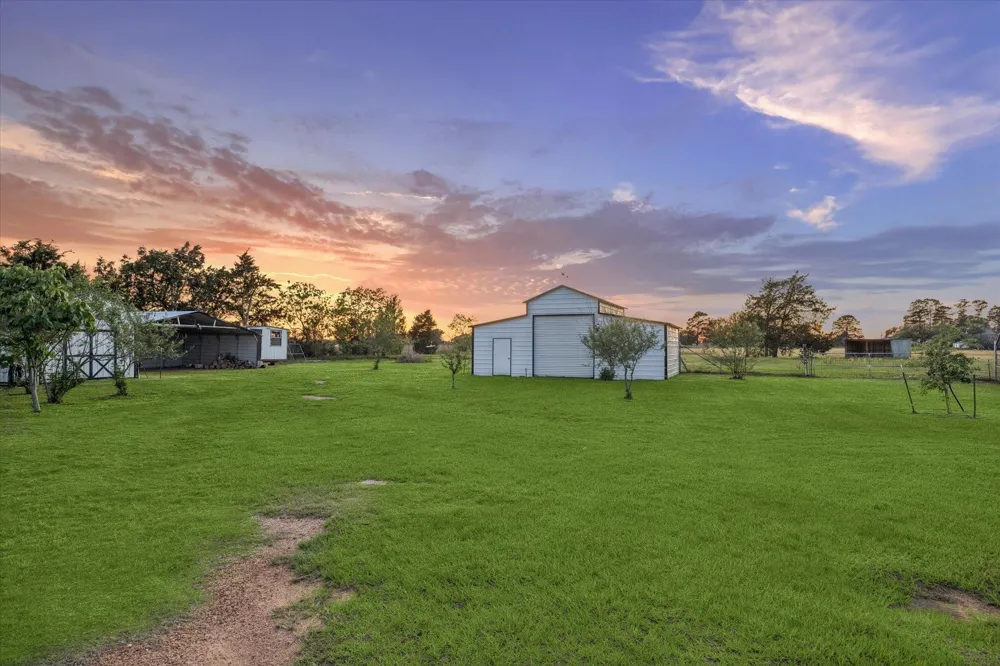 10347 Pless Rd Cat Spring, TX 78933