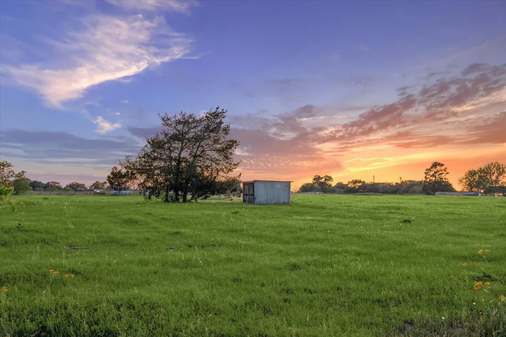 10347 Pless Rd Cat Spring, TX 78933