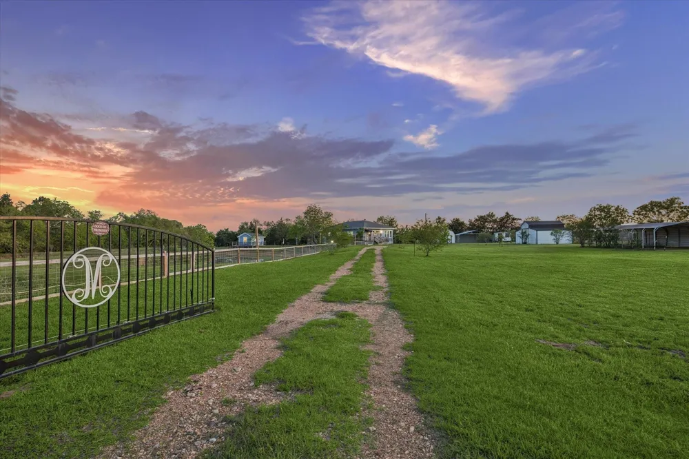 10347 Pless Rd Cat Spring, TX 78933