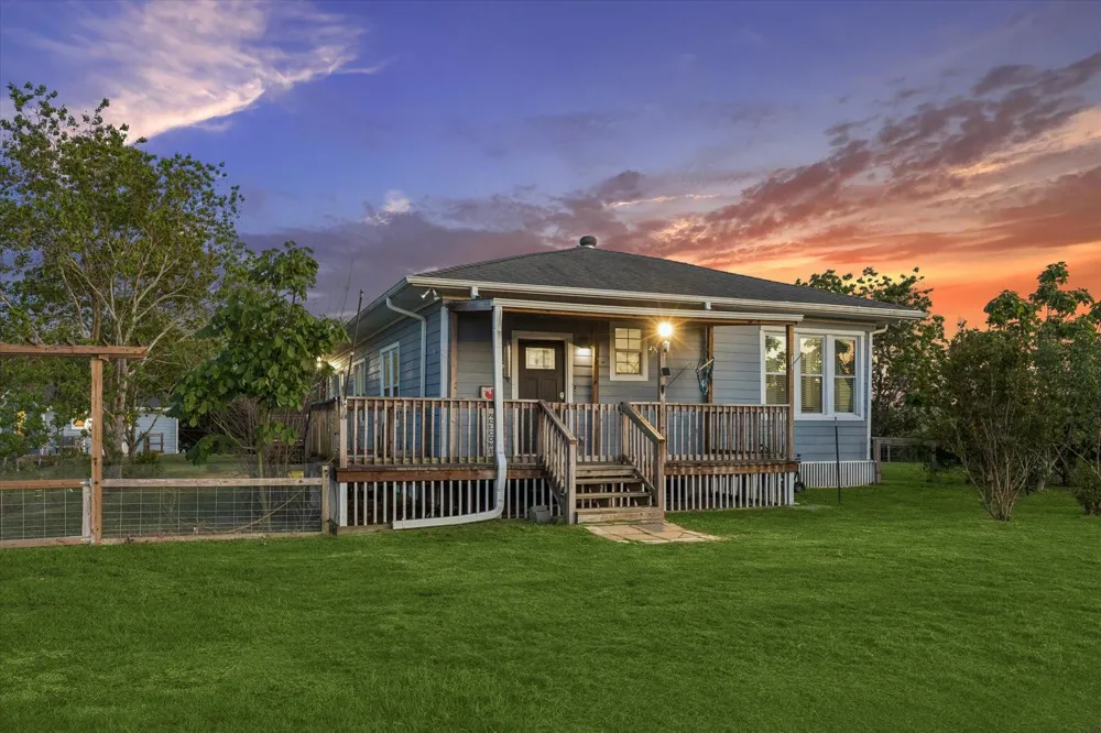 10347 Pless Rd Cat Spring, TX 78933