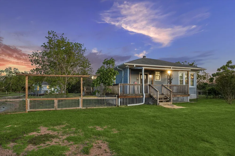 10347 Pless Rd Cat Spring, TX 78933