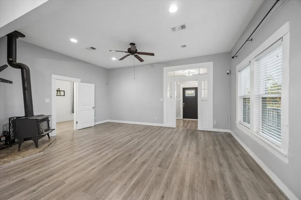10347 Pless Rd Cat Spring, TX 78933