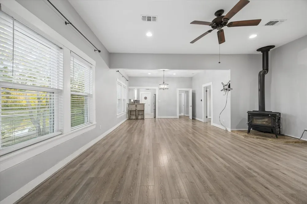 10347 Pless Rd Cat Spring, TX 78933