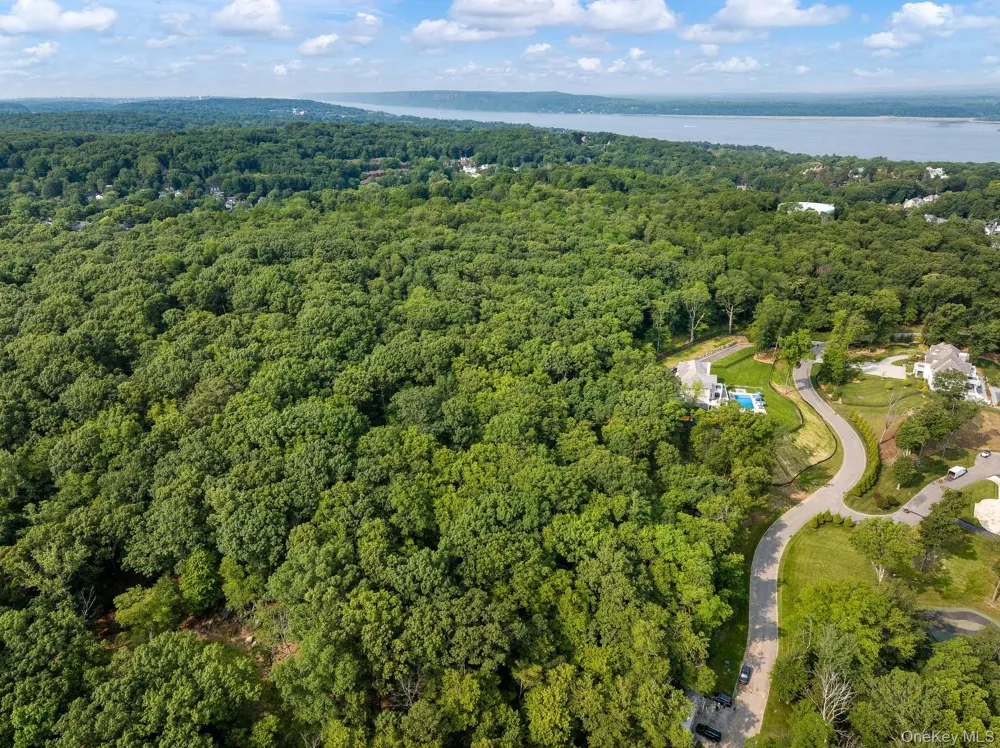 17 Carriage Trail Tarrytown, NY 10591
