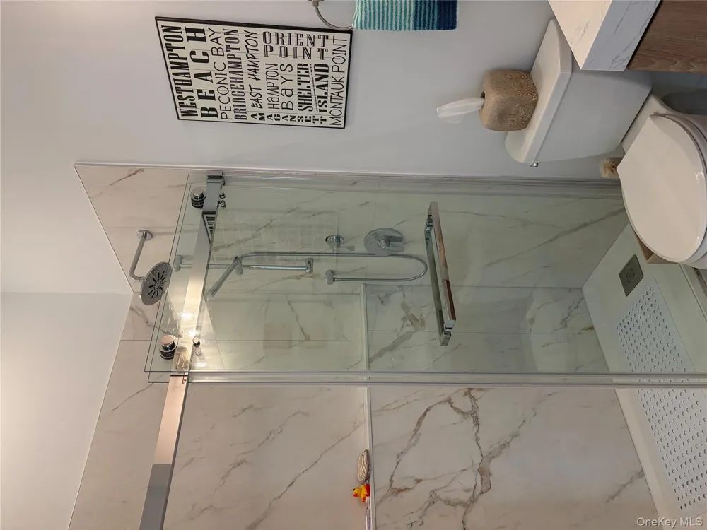 40 Bonac Wood Lane East Hampton, NY 11937