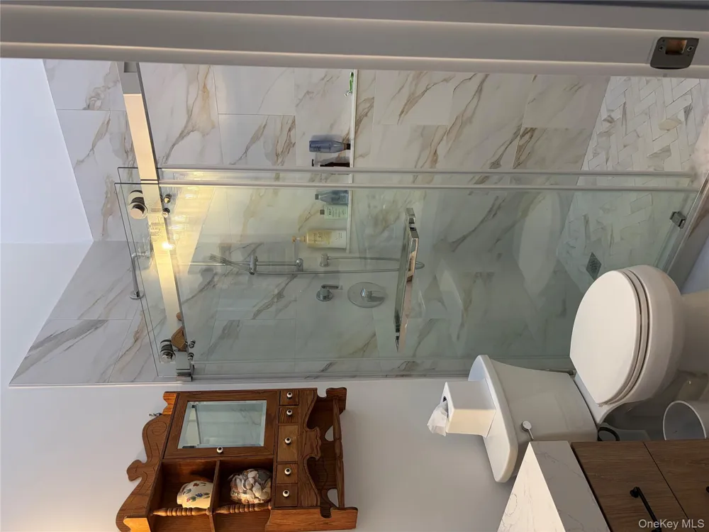 40 Bonac Wood Lane East Hampton, NY 11937