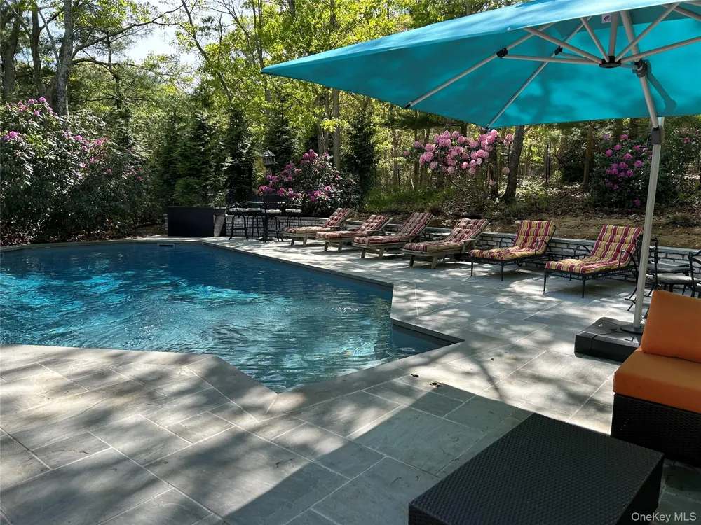 40 Bonac Wood Lane East Hampton, NY 11937