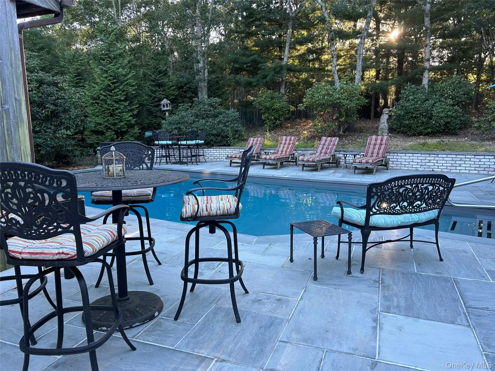 40 Bonac Wood Lane East Hampton, NY 11937