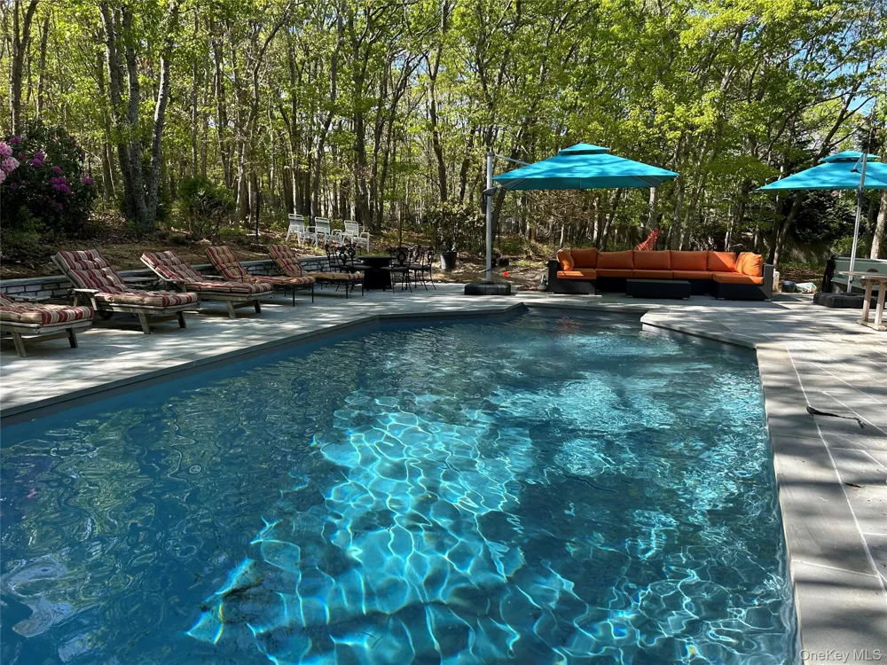40 Bonac Wood Lane East Hampton, NY 11937