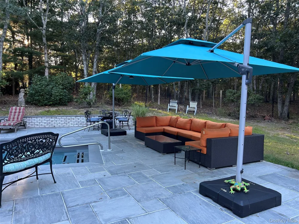 40 Bonac Wood Lane East Hampton, NY 11937