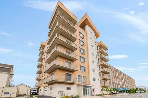 661 W Broadway #401