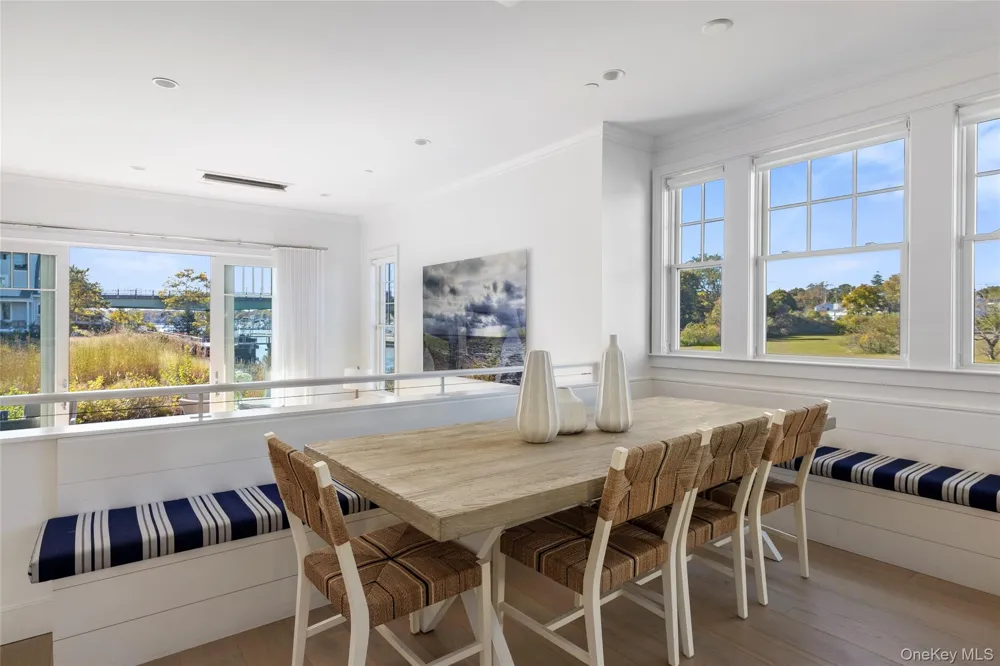 7 Old Boathouse Lane S Hampton Bays, NY 11946