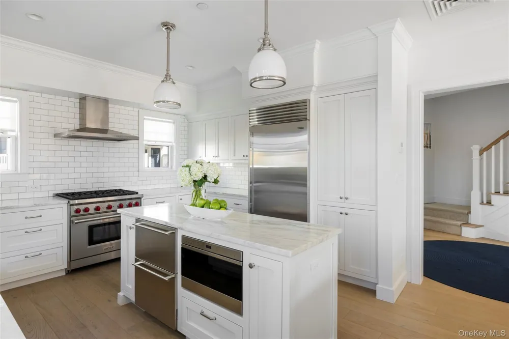 7 Old Boathouse Lane S Hampton Bays, NY 11946