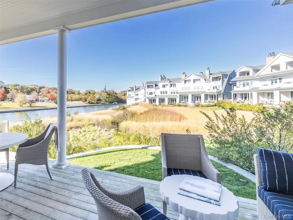 7 Old Boathouse Lane S Hampton Bays, NY 11946